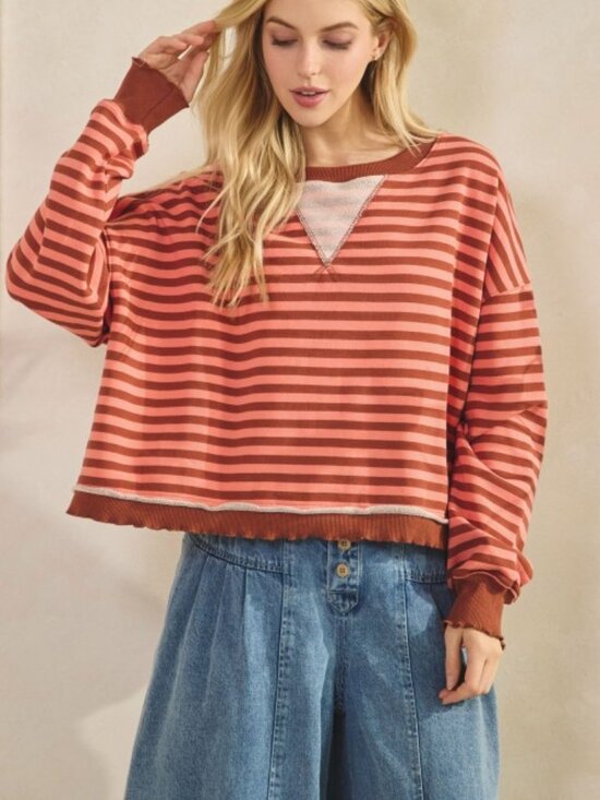 Veveret Tops - T80. Striped Lettuce Hem Cropped Sweatshirt
